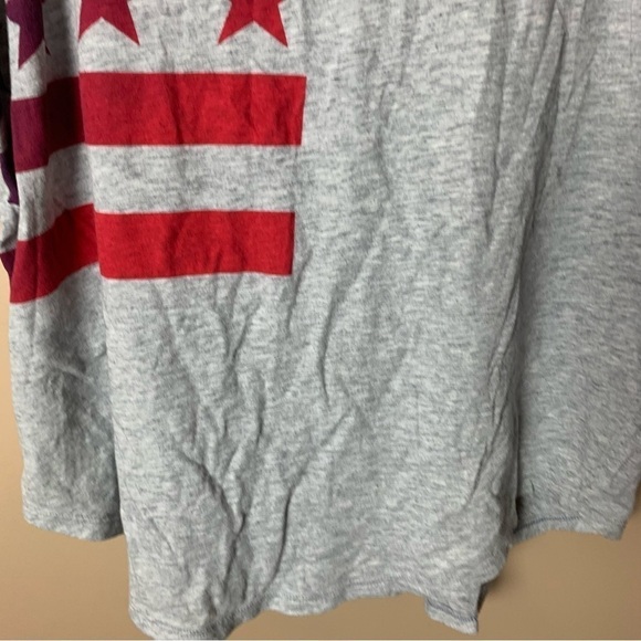 [Under Armour] Gray Scoop Neck Sleeveless  American Flag Graphic Tank Top - Picture 3 of 6